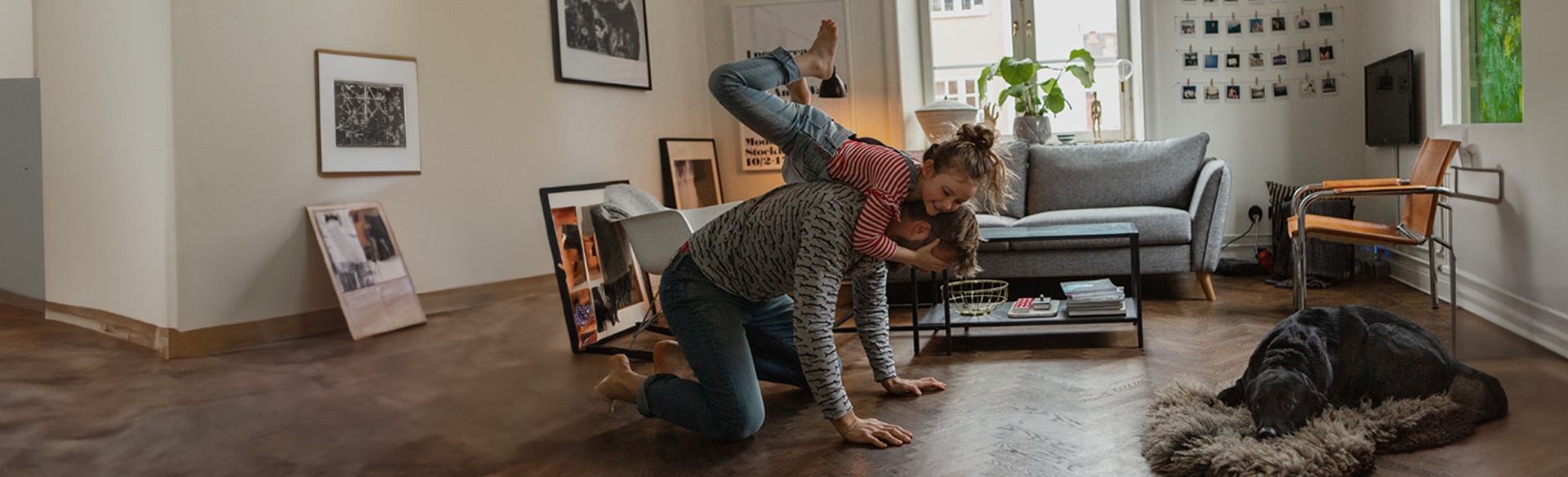 famiglia che gioca in soggiorno | Crédit Agricole famiglia che gioca in soggiorno | Crédit Agricole